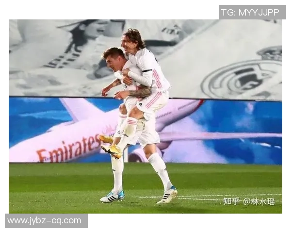 足球57号球星闪耀赛场 技艺与激情并肩同行成就辉煌未来